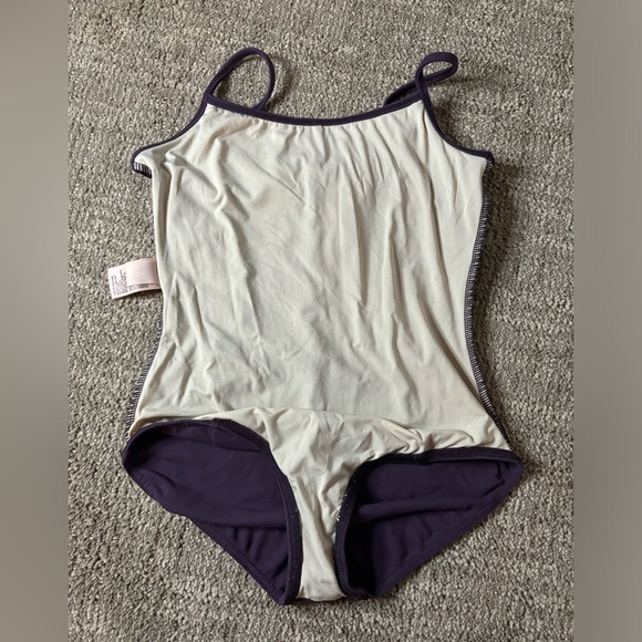 Girl’s Purple Leotard Size 8-10 - Picture 4 of 5